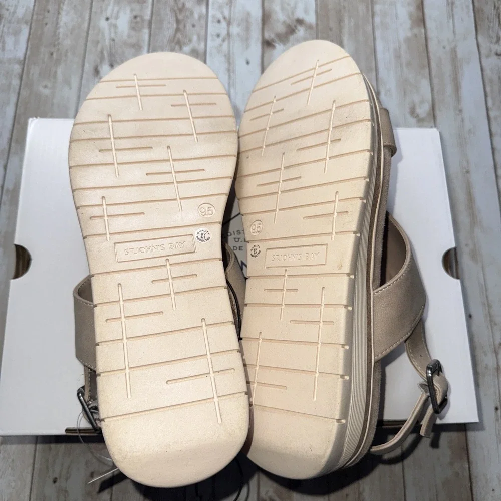 St. John's Bay Womens Sz 9.5 M Stanvick Slingback Flat Sandals Beige Memory Foam